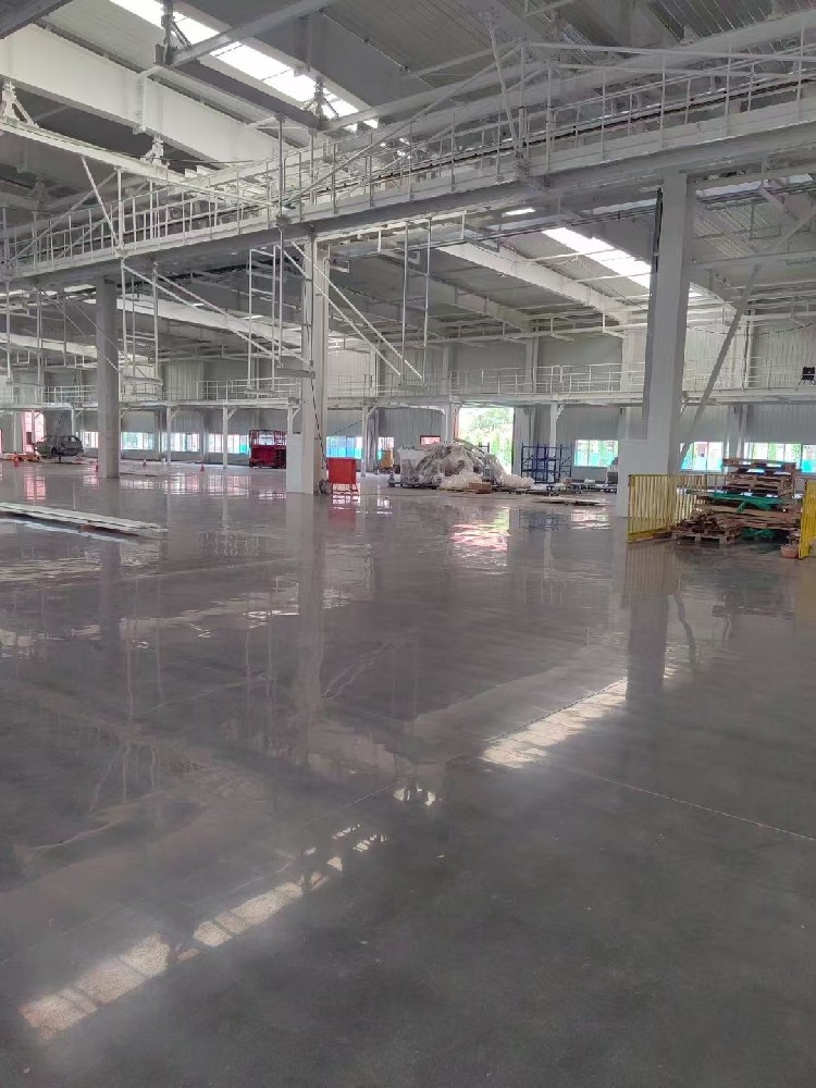 水泥地坪平整度要求?水泥地面的操作施工方法?